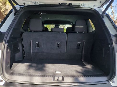 Used 2025 GMC Acadia Elevation image 35