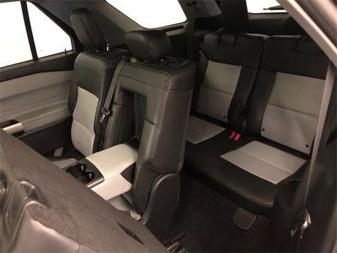 Used 2022 Ford Explorer XLT w/ Equipment Group 202A image 30