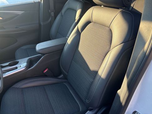 Used 2025 Buick Envista Preferred image 34