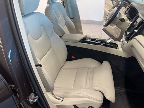 Used 2022 Volvo XC60 B6 Inscription w/ Protection Package Premier image 20