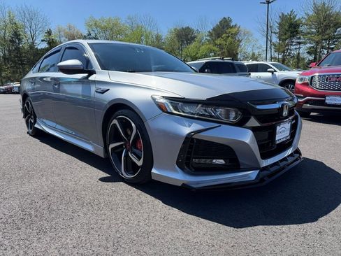 Used 2018 Honda Accord Sport image 2
