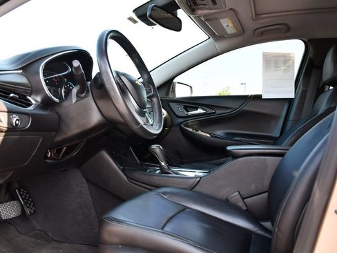 Used 2018 Chevrolet Malibu Hybrid w/ Leather Package FWD image 14