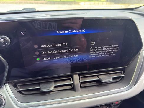 Used 2024 Chevrolet Trax LT w/ LT Convenience Package FWD image 43