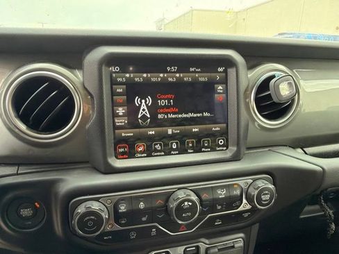 Used 2023 Jeep Wrangler Unlimited Sahara w/ LED Lighting Group AWD/4WD image 25