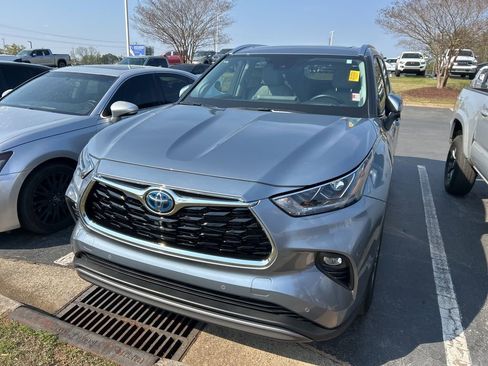 Used 2024 Toyota Highlander Platinum image 12