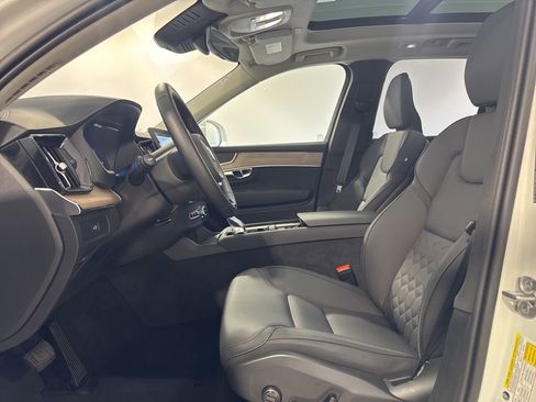 Used 2025 Volvo XC90 B6 Plus AWD/4WD image 19