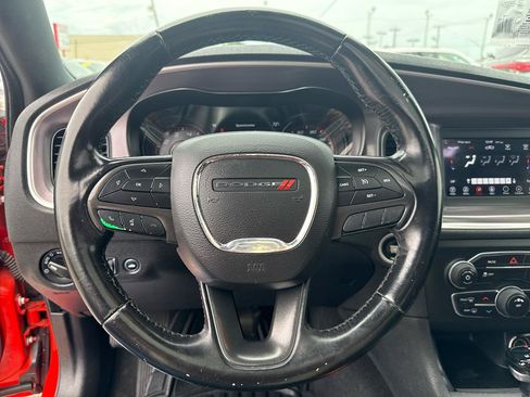 Used 2019 Dodge Charger SXT w/ Blacktop Package RWD image 15
