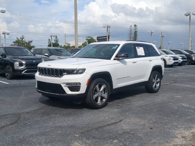 Used 2025 Jeep Grand Cherokee Limited RWD image 2