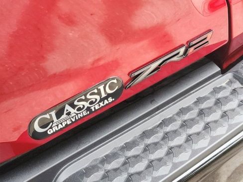 Used 2025 Chevrolet Colorado ZR2 image 9