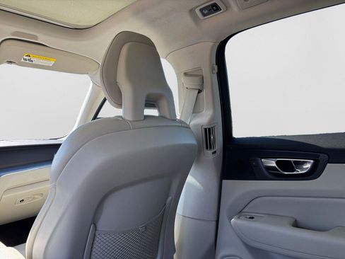 Used 2018 Volvo XC60 T5 Momentum w/ Convenience Package AWD/4WD image 35