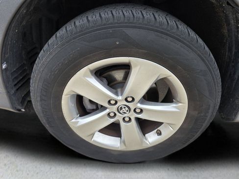 Used 2014 Toyota RAV4 XLE image 32