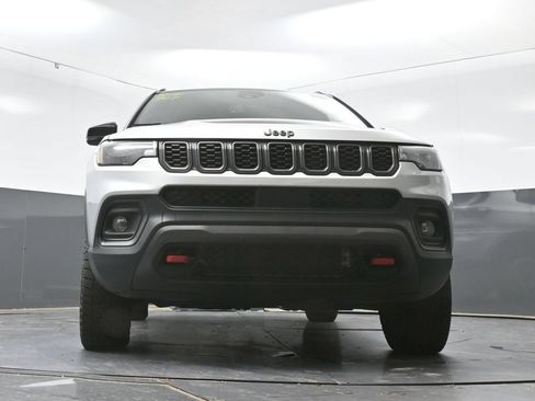 Used 2025 Jeep Compass Trailhawk AWD/4WD image 26