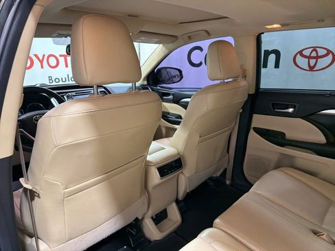 Used 2016 Toyota Highlander XLE AWD/4WD image 19