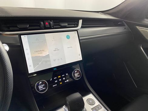 Used 2021 Jaguar F-PACE SVR image 25