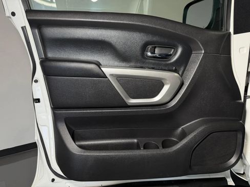 Used 2018 Nissan Titan S AWD/4WD image 22