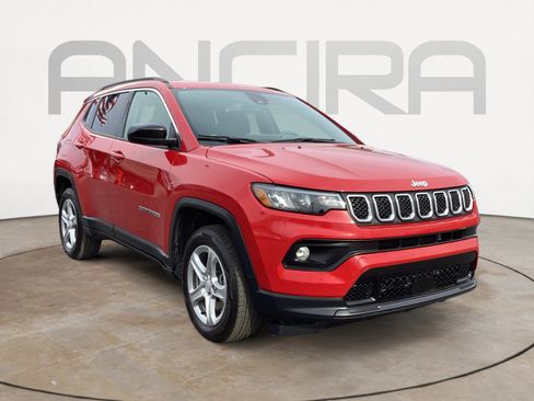 Used 2024 Jeep Compass Latitude image 7