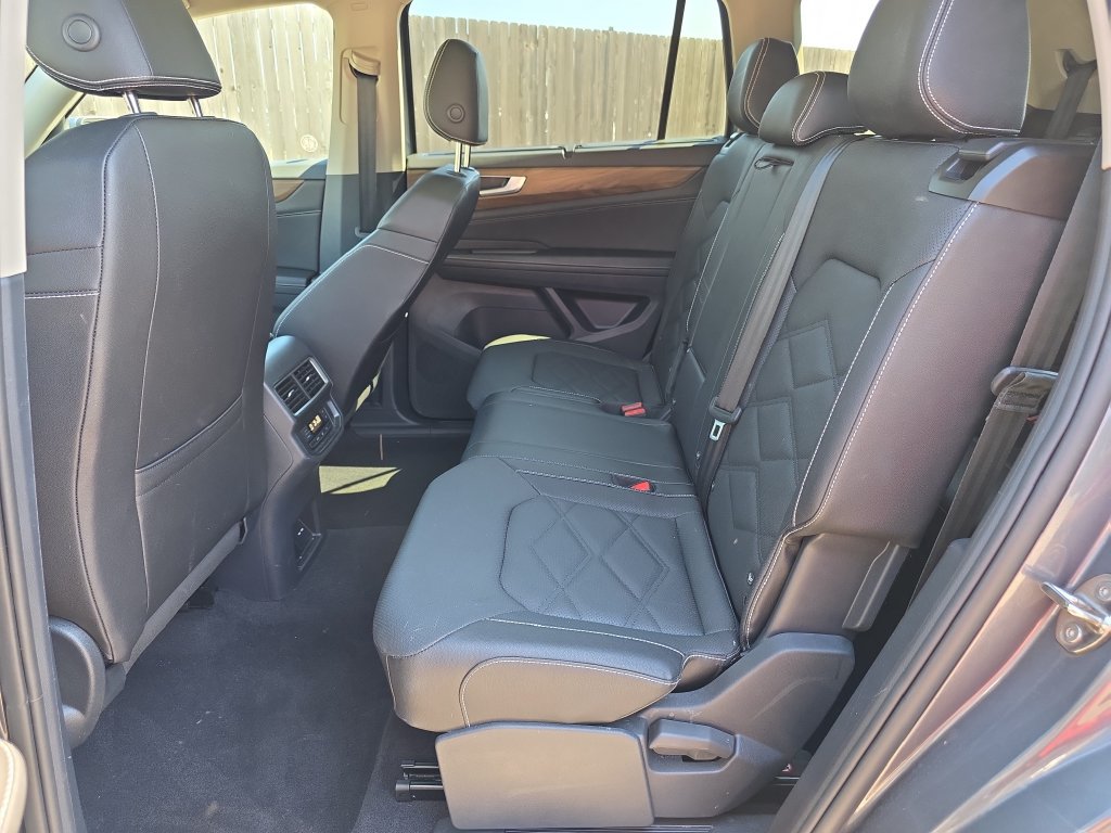 Used 2025 Volkswagen Atlas SE AWD/4WD image 11