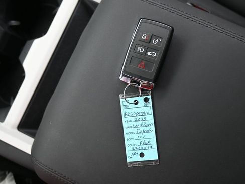 Used 2025 Land Rover Defender 110 S image 20