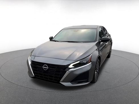 Used 2025 Nissan Altima 2.5 SV FWD image 5