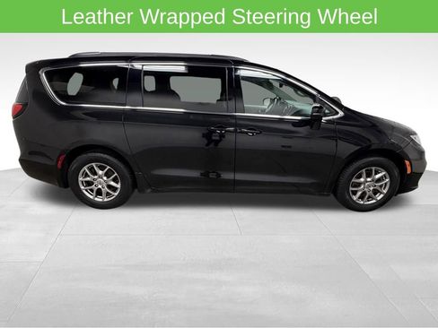 Used 2021 Chrysler Pacifica Touring w/ Cold Weather Group FWD image 9