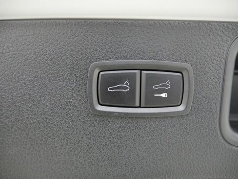 Certified 2023 Porsche Macan S image 25