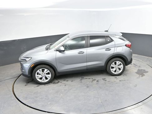 Used 2025 Buick Encore GX Preferred AWD/4WD image 23