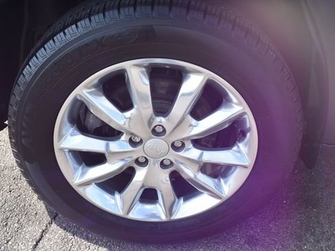 Used 2017 Jeep Cherokee Limited AWD/4WD image 51