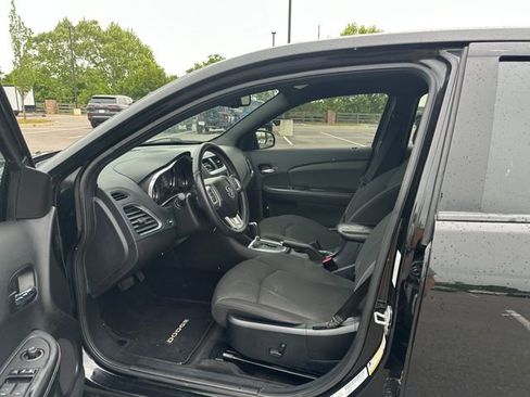 Used 2012 Dodge Avenger SXT FWD image 11