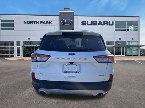 Used 2021 Ford Escape SE image 4