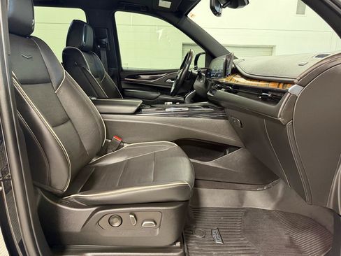 Used 2023 Cadillac Escalade ESV Sport AWD/4WD image 27