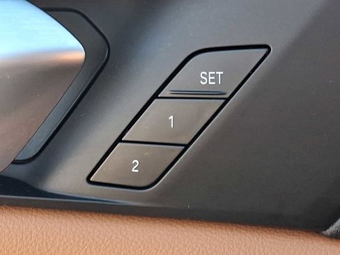 Used 2021 BMW X5 xDrive40i w/ M Sport Package image 26