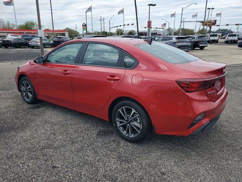 Used 2023 Kia Forte LXS image 3