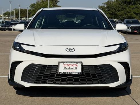 Certified 2025 Toyota Camry SE FWD image 8