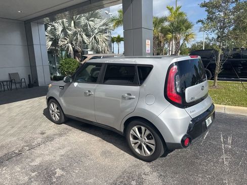 Used 2016 Kia Soul + image 3