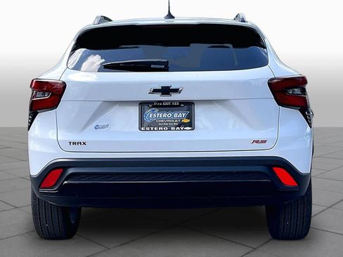 Used 2024 Chevrolet Trax RS w/ Sunroof Package FWD image 5