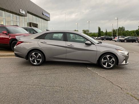 Used 2022 Hyundai Elantra Limited FWD image 8