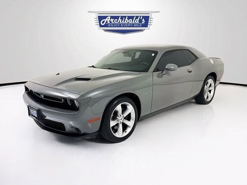 Used 2017 Dodge Challenger R/T RWD image 3