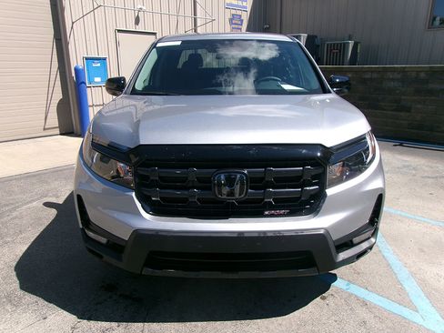 Used 2025 Honda Ridgeline Sport image 2