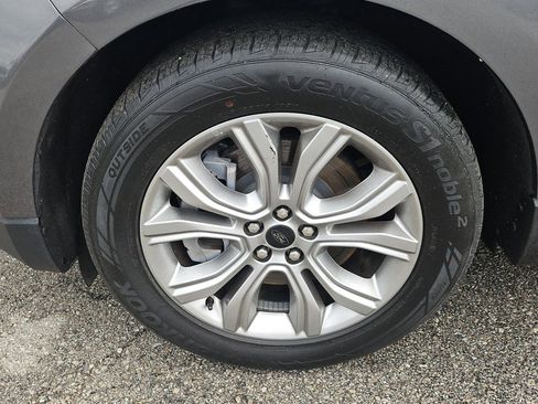 Used 2024 Ford Edge Titanium image 9