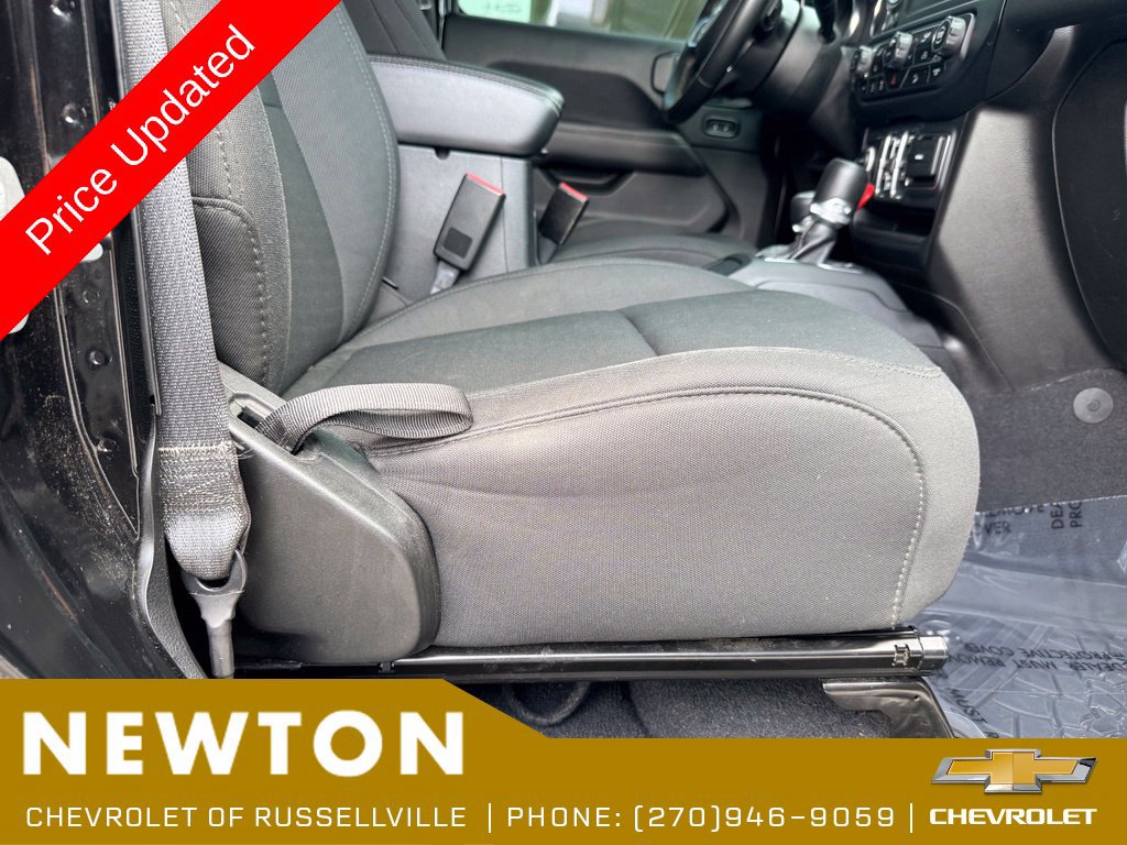 Used 2019 Jeep Wrangler Unlimited Sahara AWD/4WD image 13
