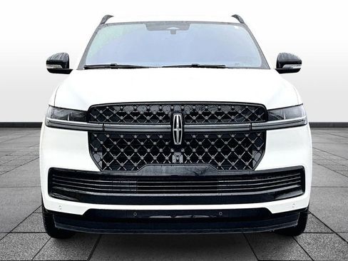 Used 2025 Lincoln Navigator L Reserve w/ Jet Appearance Package image 2