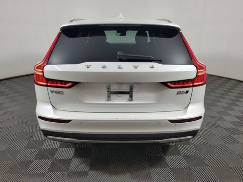 Used 2025 Volvo V60 B5 Cross Country Plus image 7