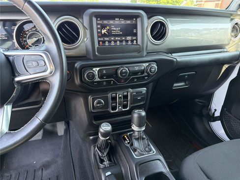 Used 2019 Jeep Wrangler Unlimited Sahara AWD/4WD image 27