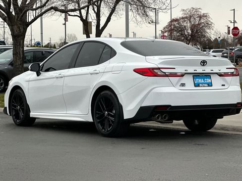 Used 2025 Toyota Camry SE image 6