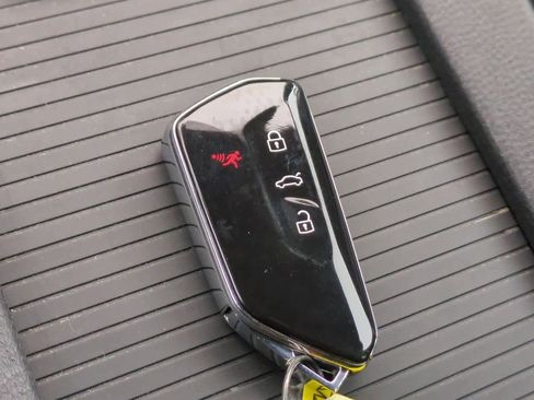 Used 2022 Volkswagen ID.4 Pro image 33