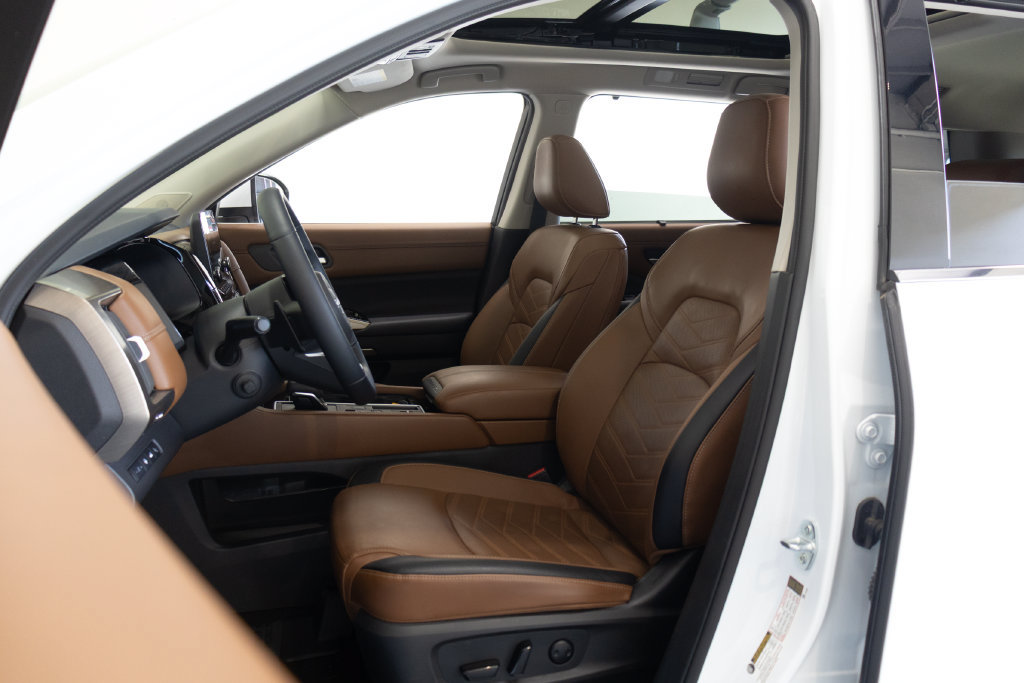 Used 2025 Nissan Pathfinder Platinum w/ Cargo Package FWD image 20