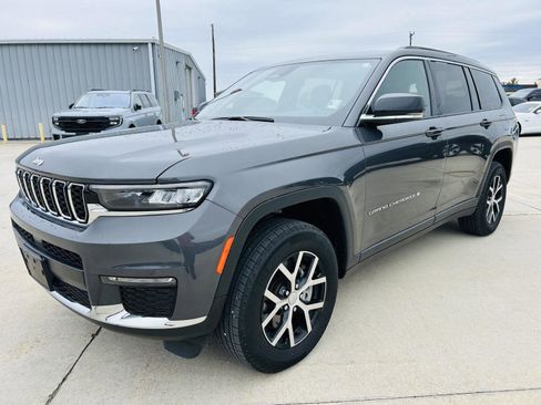 Used 2025 Jeep Grand Cherokee L Limited AWD/4WD image 40