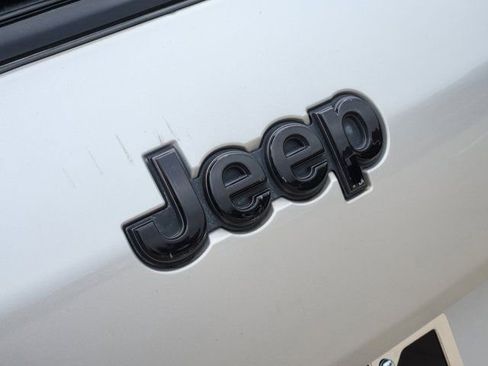 Used 2022 Jeep Grand Cherokee L Altitude image 9