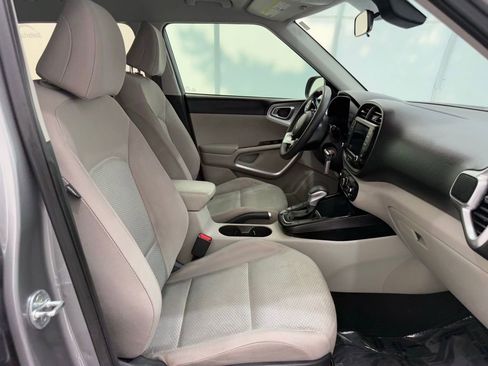 Used 2023 Kia Soul LX image 16