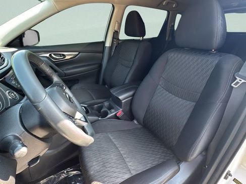 Used 2018 Nissan Rogue SV w/ Premium Package FWD image 15